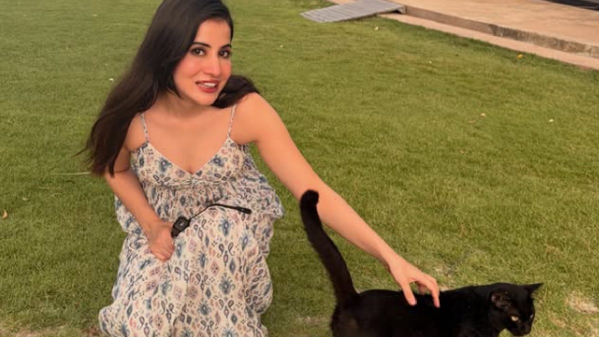 Uorfi Javed Hospitalised Again, Shares Candid Hospital Moments Before Deleting Posts