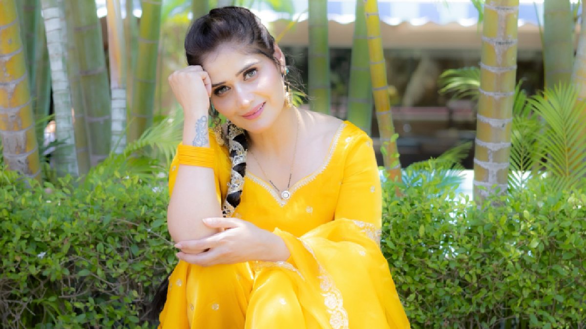 Arti Singh On Govinda-Sunita Ahuja Divorce Row: ‘I Don’t Speak Between My Elders’, Says She’ll Talk To Sunita Mami Privately