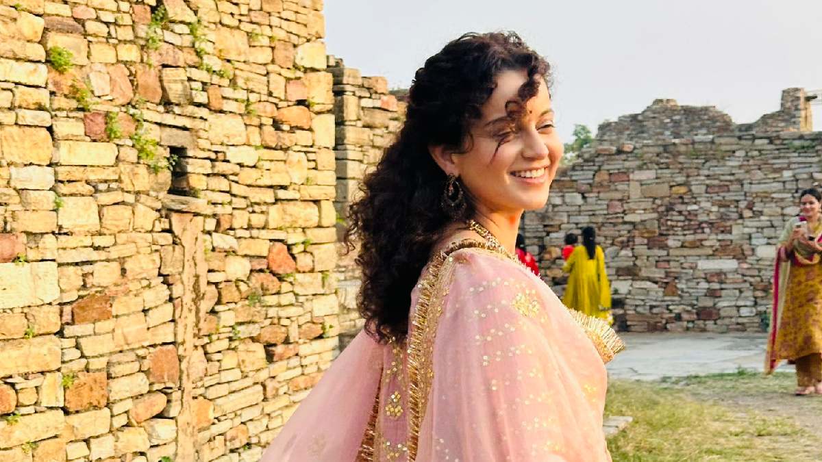 Kangana Ranaut reacts to Kriti Sanon advertisement